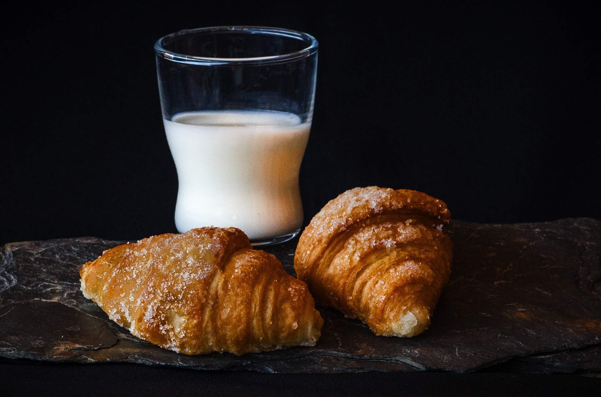 Intolleranza al lattosio: come riconoscerla, test e alimenti da evitare